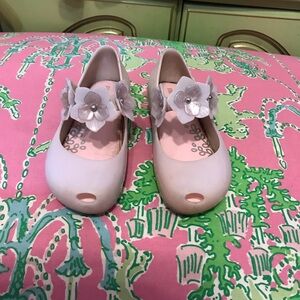 Mini Melissa blush pink Dress Shoes with Floral Embellishments kids size 9
